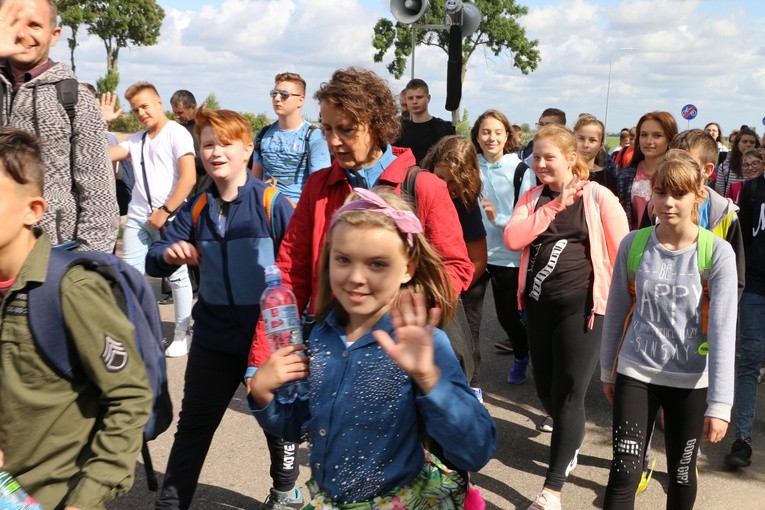 Rostkowo. Pielgrzymka dzieci (część II)