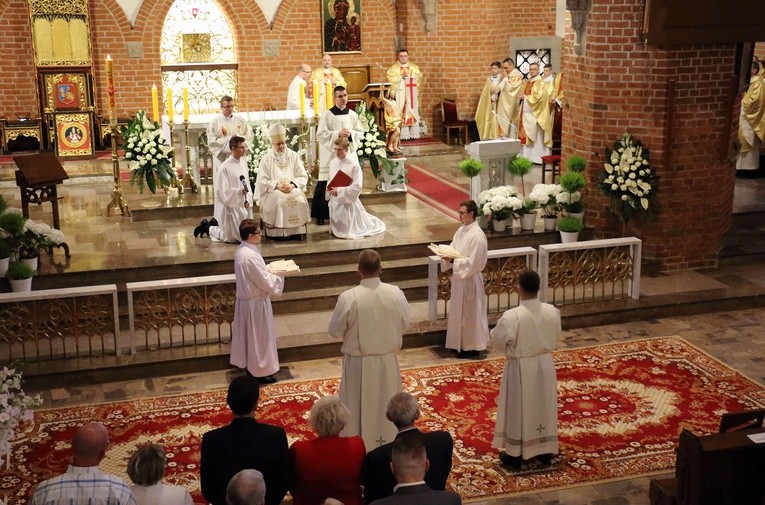 Święcenia diakonatu