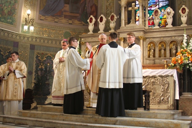 Płock. Święcenia kapłańskie - część 1.