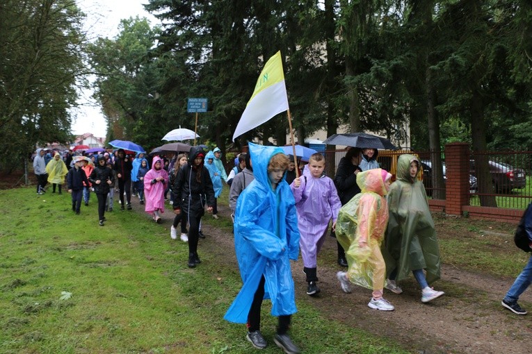 Rostkowo. Pielgrzymka dzieci