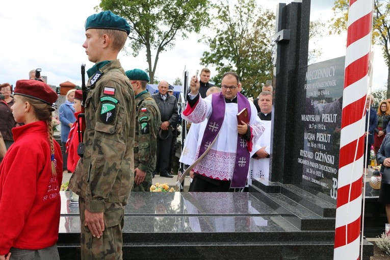 Chociszewo. Uroczystości przy mogile Męczenników Fortu III w Pomiechówku