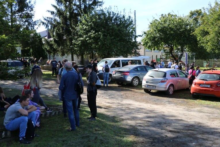 Pielgrzymka młodych z Rypina do Obór