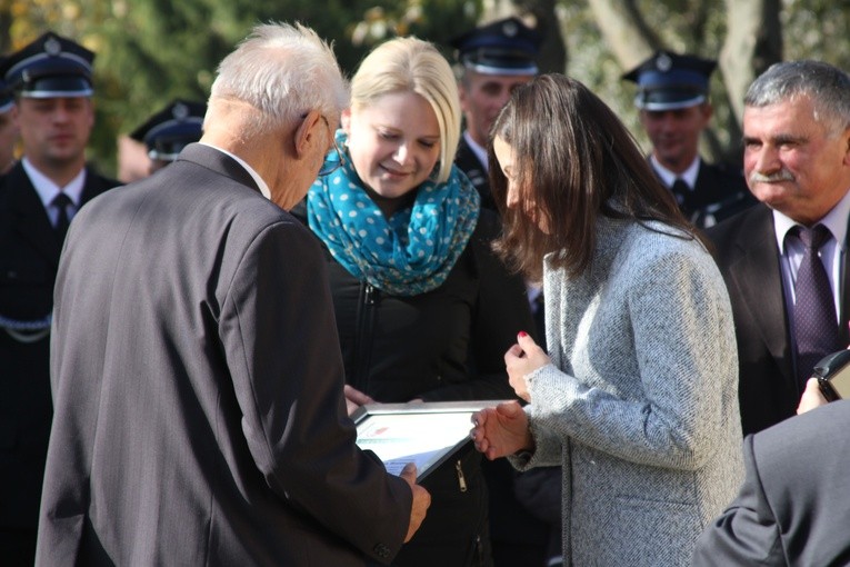 Dąb Pamięci w par. Janowiec Kościelny