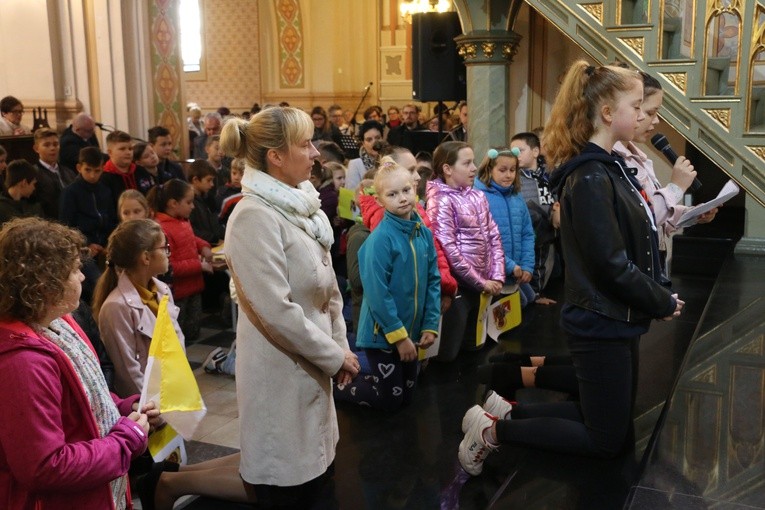Raciąż. Wprowadzenie relikwii Jana Pawła II 