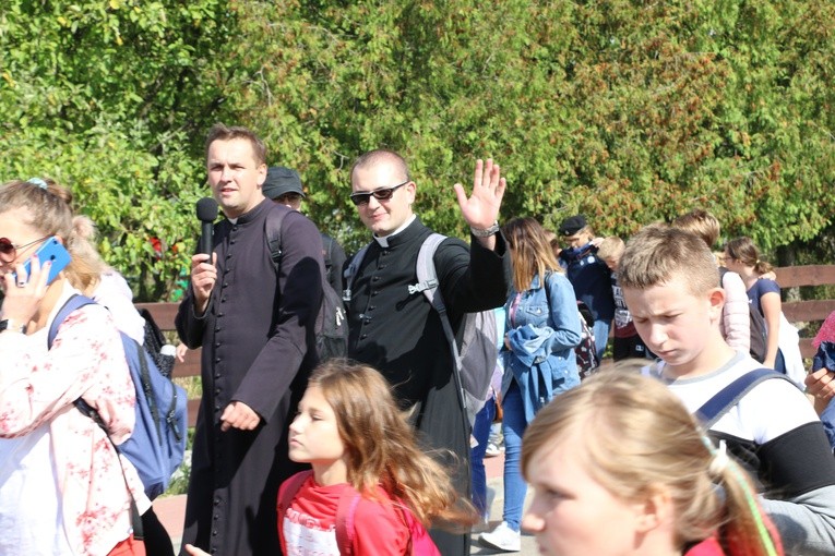 Rostkowo. Pielgrzymka dzieci (część I)