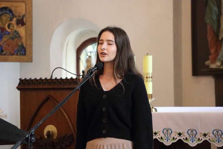 Kmiecin znów rozbrzmiewał pieśnią