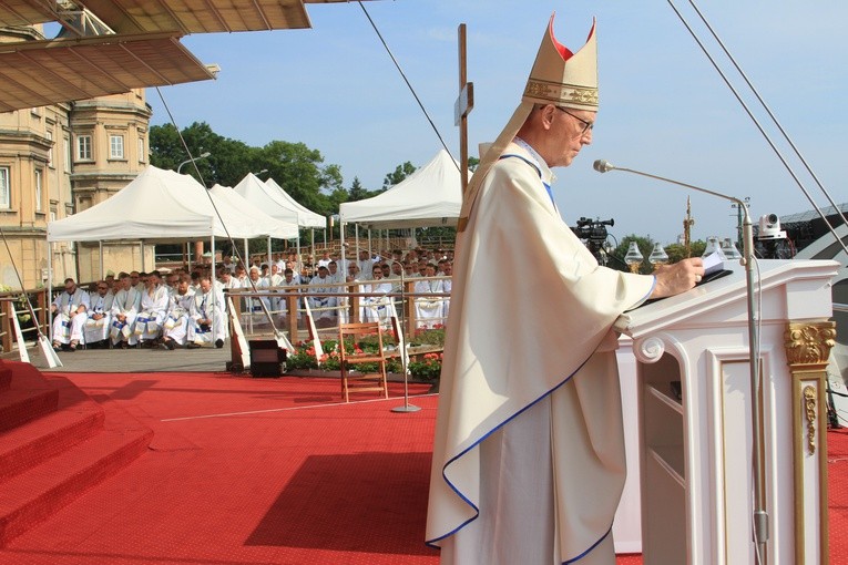 Pielgrzymka na Jasną Górę. Msza św. na szczycie