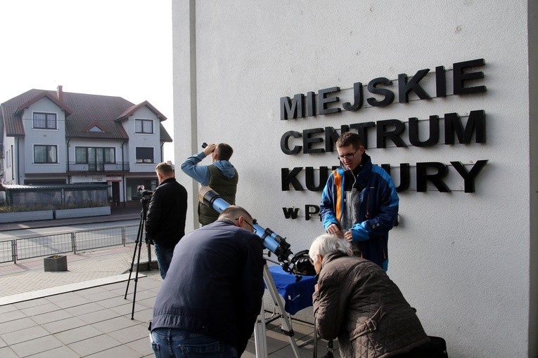 Płońsk. Obserwacja zaćmienia słońca