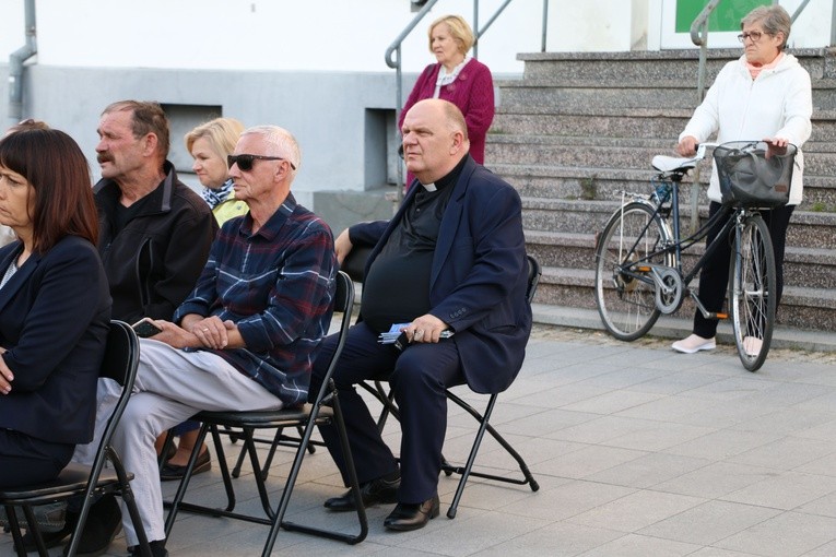 Ciechanów. Wystawa fotografii z pożegnania Prymasa Tysiąclecia