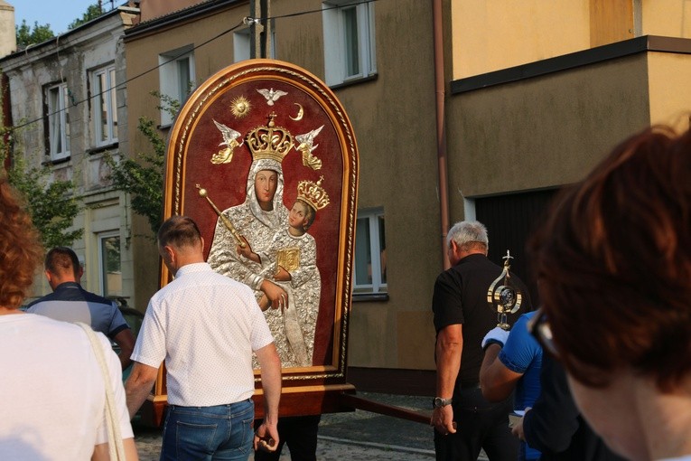 Czerwińsk n. Wisłą. Procesja w wigilię uroczystości Wniebowzięcia NMP