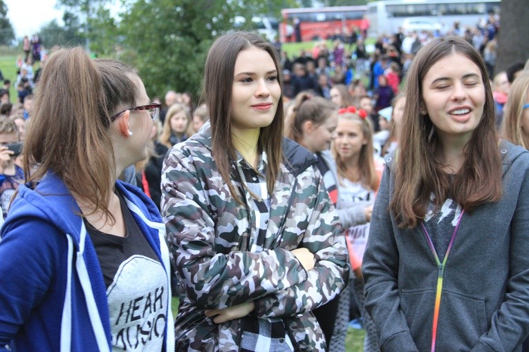 Pielgrzymka młodzieży. Część 1