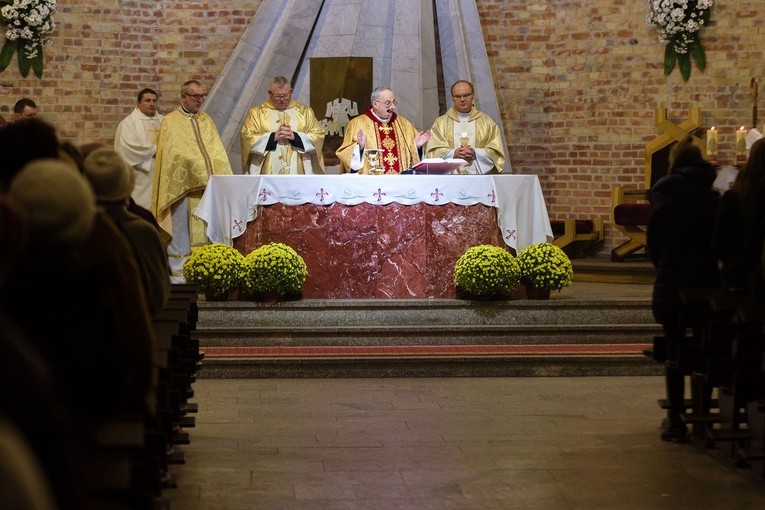 Symbole ŚDM - parafia św. Jerzego
