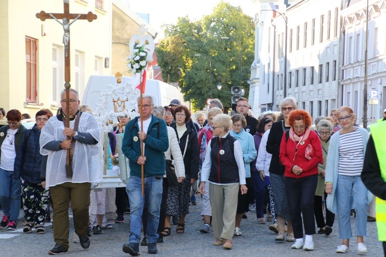 Płock. Wyjście pielgrzymki do Skępego