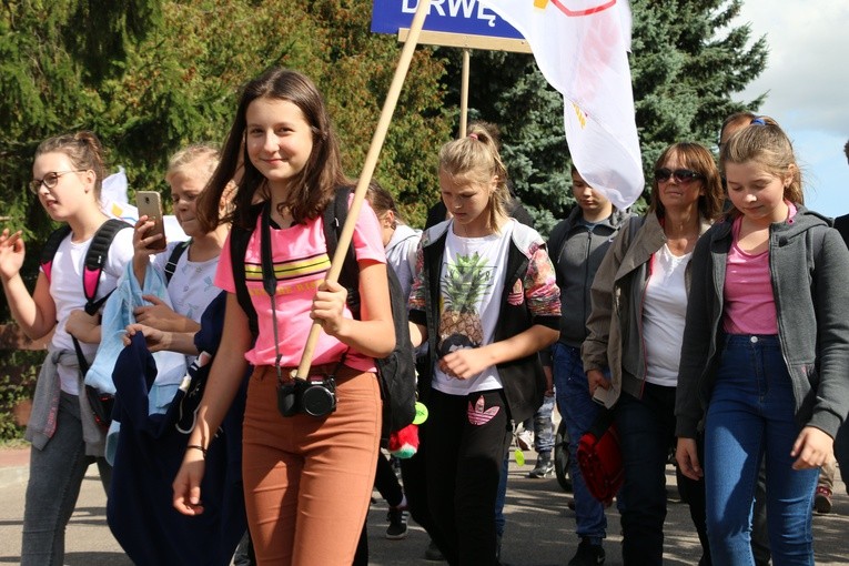 Rostkowo. Pielgrzymka dzieci (część I)