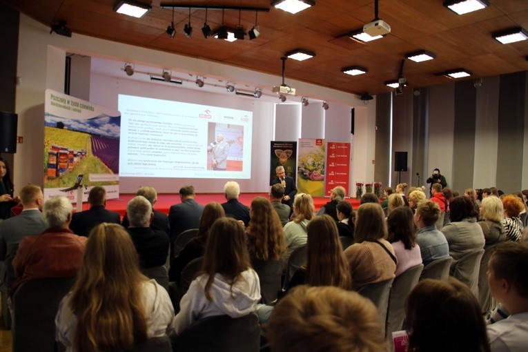 Płock. Konferencja pszczelarska