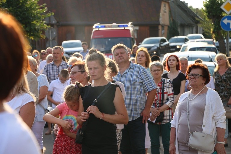 Czerwińsk n. Wisłą. Procesja w wigilię uroczystości Wniebowzięcia NMP