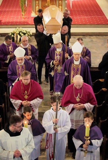 Msza pogrzebowa ks. prał. Żołnierkiewicza