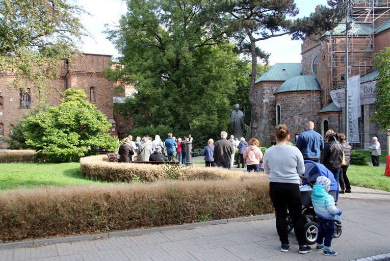 Płock. Koronka na ulicach miast