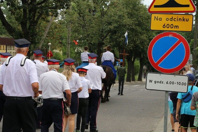 Wyszogród. Poświęcenie odnowionego nagrobka ułana Jana Mąkowskiego