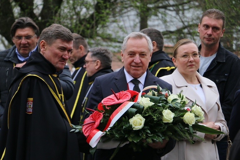 Płock. Dziękczynna modlitwa pod oknem papieskim