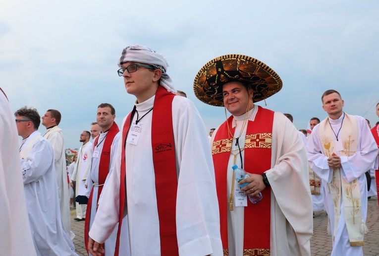 Modlitwa, śpiew i taniec