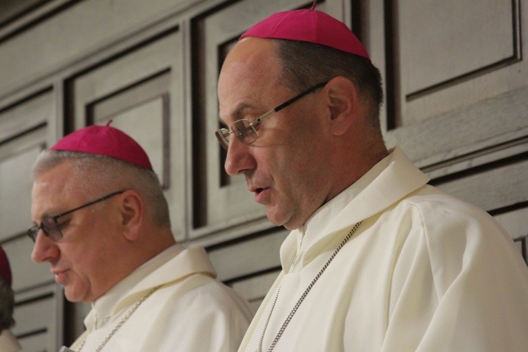Episkopat w Płocku. Msza w kolegiacie
