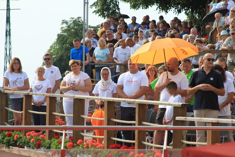 Pielgrzymka na Jasną Górę. Msza św. na szczycie
