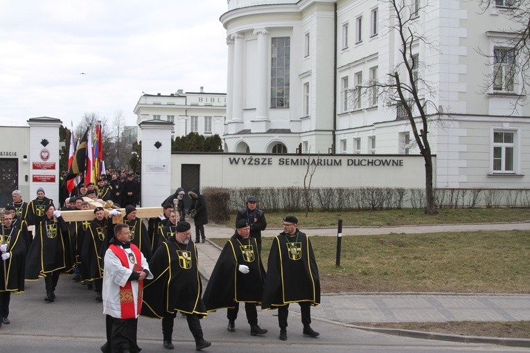 Płock. Rekolekcje Rycerzy JP II - Droga Krzyżowa