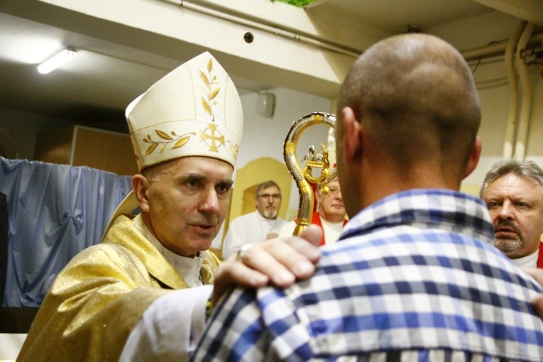 Bierzmowanie w więzieniu w Lublińcu