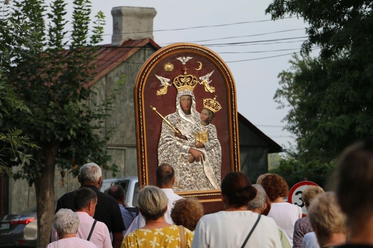 Czerwińsk n. Wisłą. Procesja w wigilię uroczystości Wniebowzięcia NMP