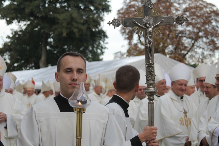 Episkopat w Płocku. Msza w kolegiacie