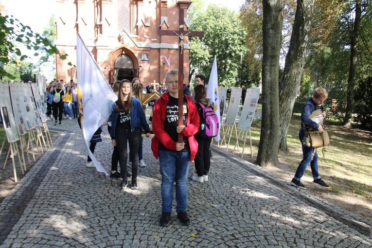 Rostkowo. Pielgrzymka młodzieży