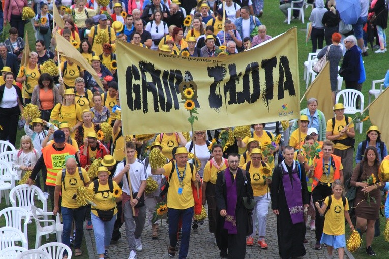 Pielgrzymka. Wejście na szczyt - cz. 1