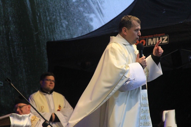 Rostkowo. Pielgrzymka młodzieży