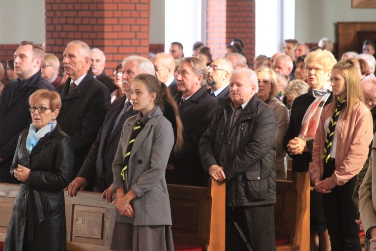 Pomnik bł. ks. J. Popiełuszki w Mławie