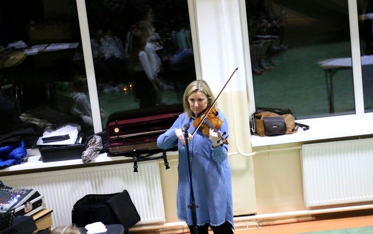 Wieczornica papieska