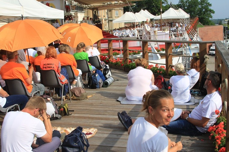 Pielgrzymka na Jasną Górę. Msza św. na szczycie