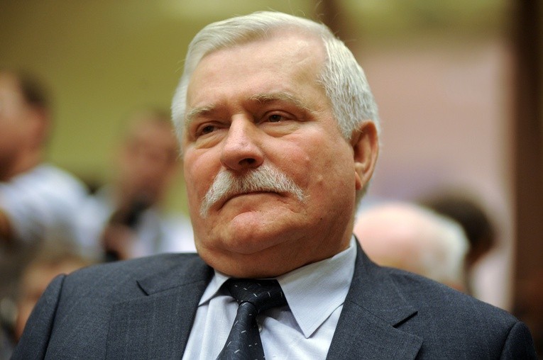 Wałęsa w "Politico": "Wyrzućcie Polskę z UE!"