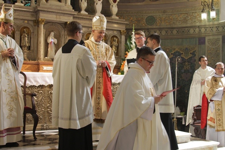 Płock. Święcenia kapłańskie - część 2.