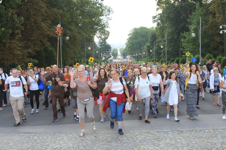 Pielgrzymka na Jasną Górę. Wejście na szczyt