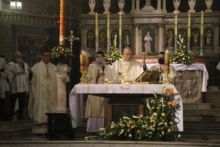 Płock. Wigilia Paschalna w katedrze