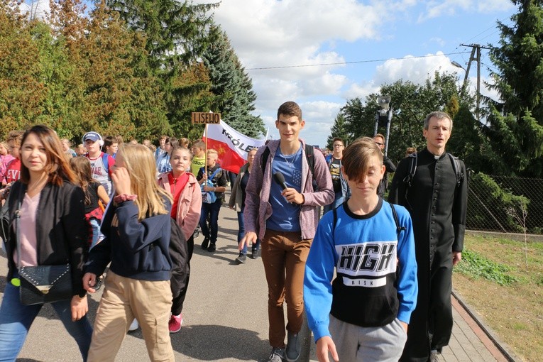 Rostkowo. Pielgrzymka dzieci (część I)