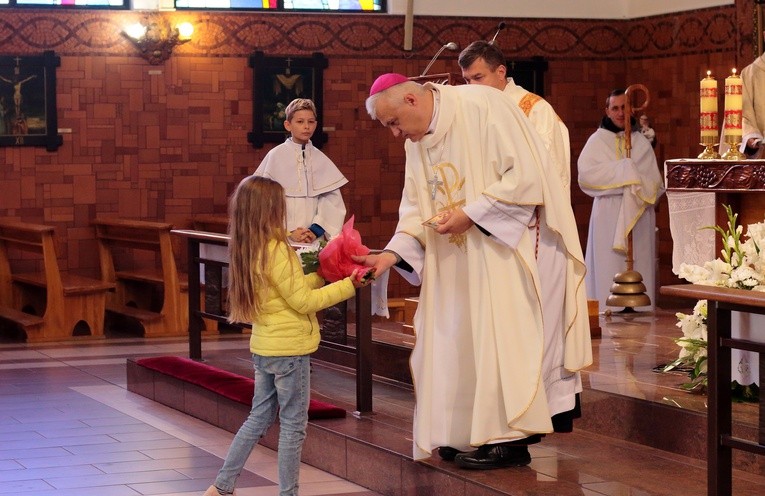 Przekazanie nowego sztandaru SP nr 12 w Elblągu