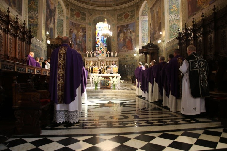 Płock. Pogrzeb Mariusza Bieńka - starosty płockiego. Cz. 1