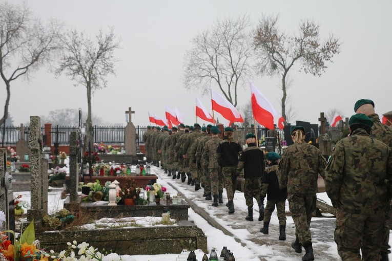 Strzelcy w hołdzie powstańcom styczniowym
