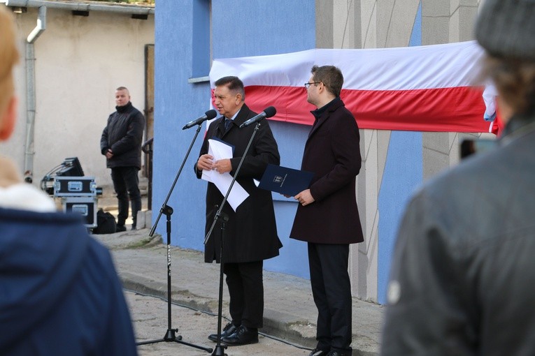 Płońsk. Odsłonięcie muralu Ben Guriona