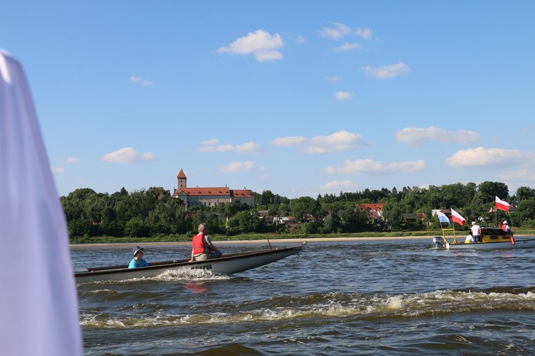 Czerwińsk n. Wisłą. Różaniec z bp. Piotrem Liberą