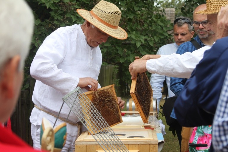 Miodobranie w Skansenie 2019