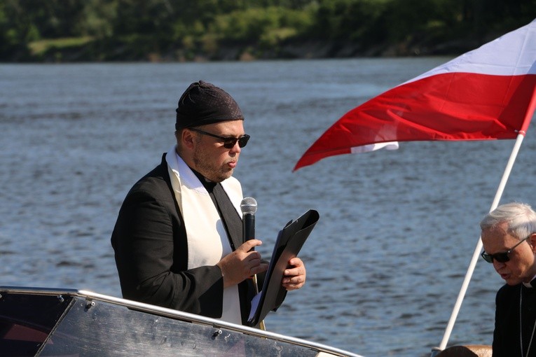 Czerwińsk n. Wisłą. Różaniec z bp. Piotrem Liberą