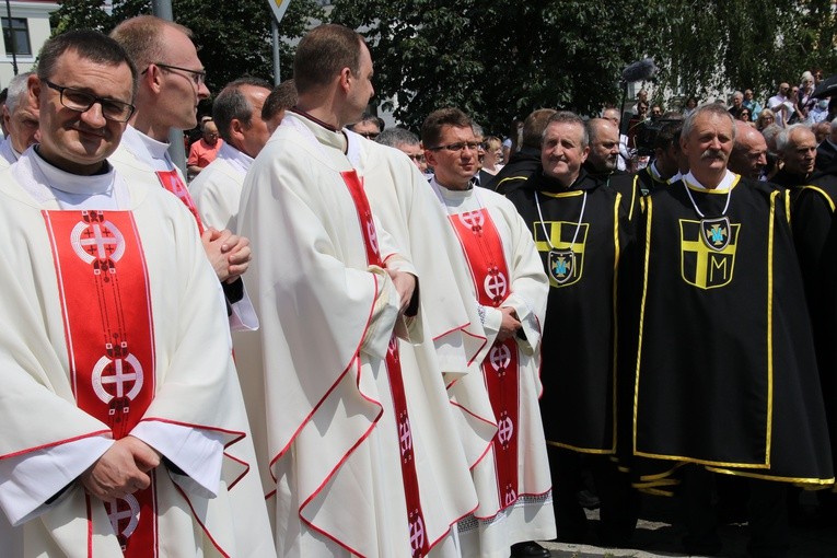 Płock. Poświęcenie mozaiki w oknie papieskim